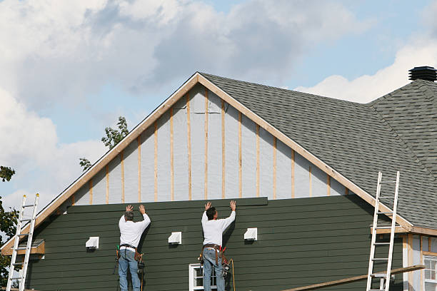 Professional Vinyl Siding technician working in Lawrence, IN